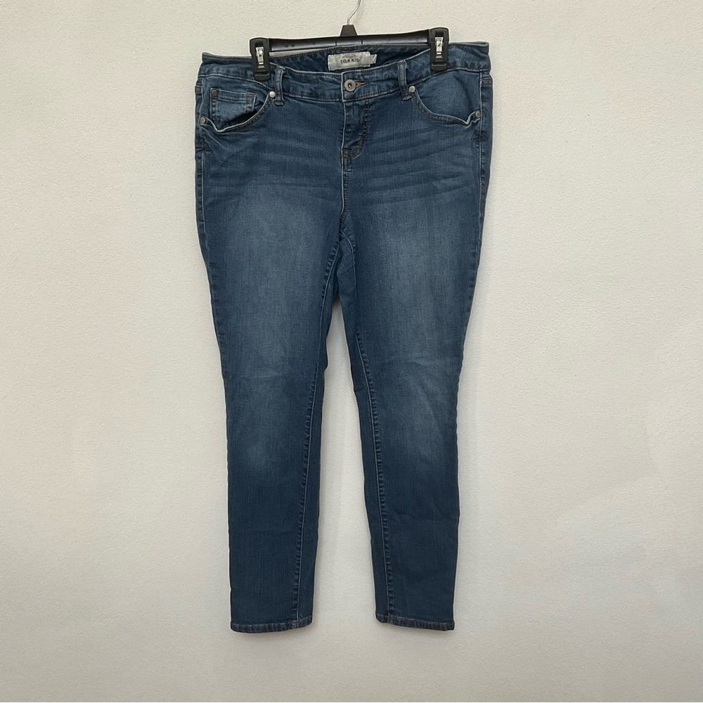 Torrid Mid-Wash Mid Rise Skinny Jeans Size 14R Basic Stretchy Staple Casual